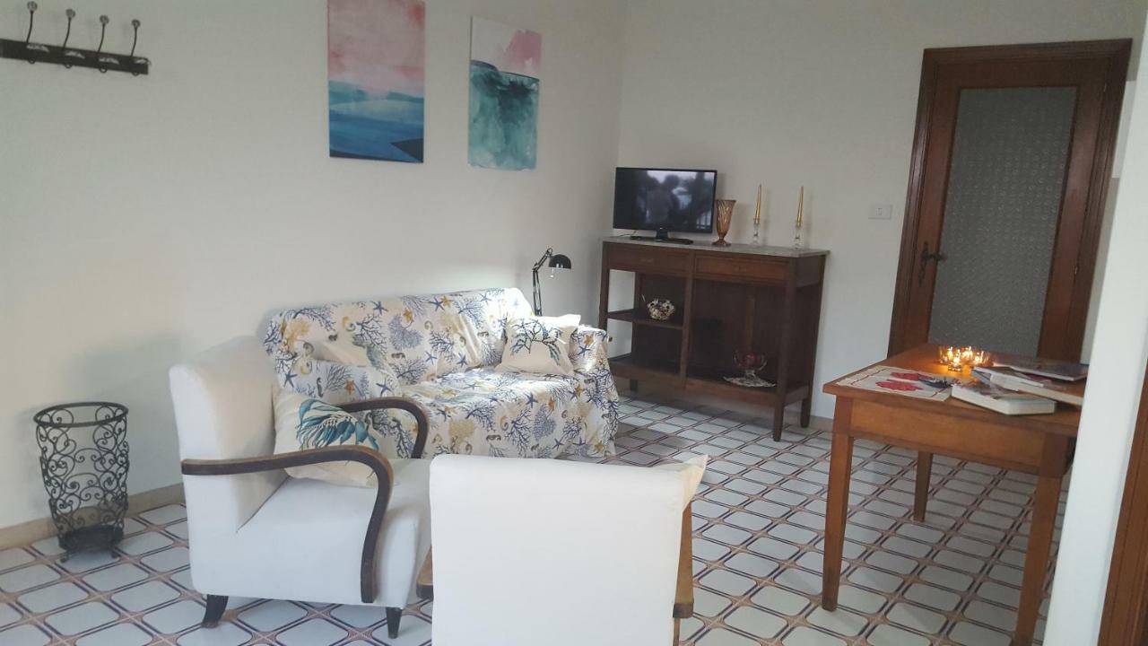 Casa Del Levante Рипосто Экстерьер фото