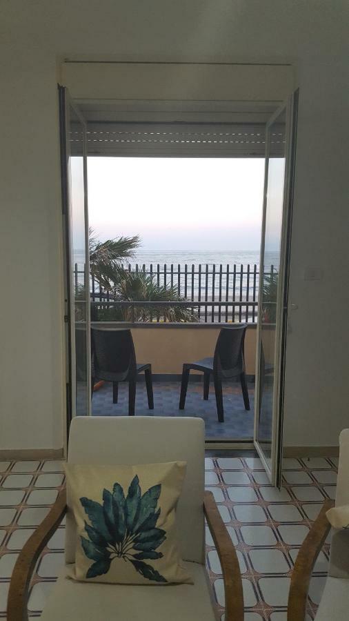 Casa Del Levante Рипосто Экстерьер фото