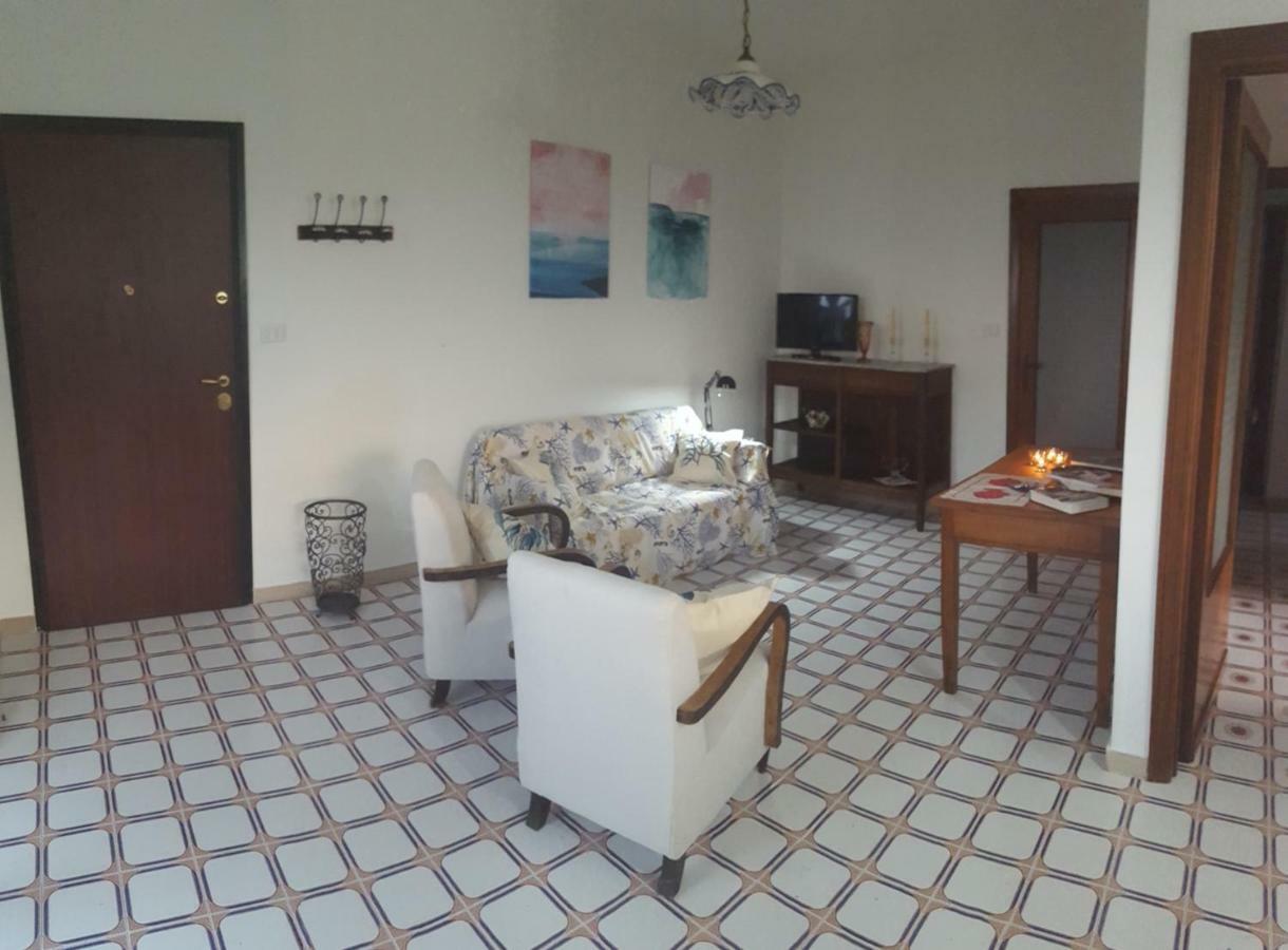 Casa Del Levante Рипосто Экстерьер фото