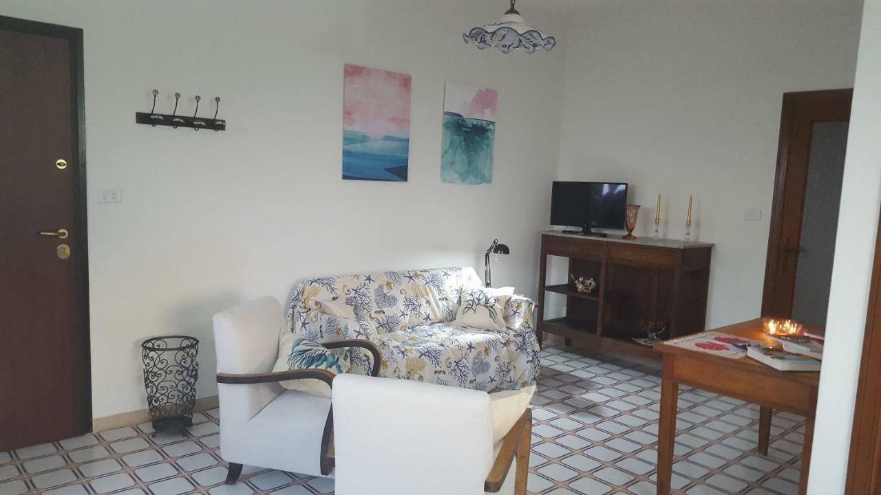Casa Del Levante Рипосто Экстерьер фото